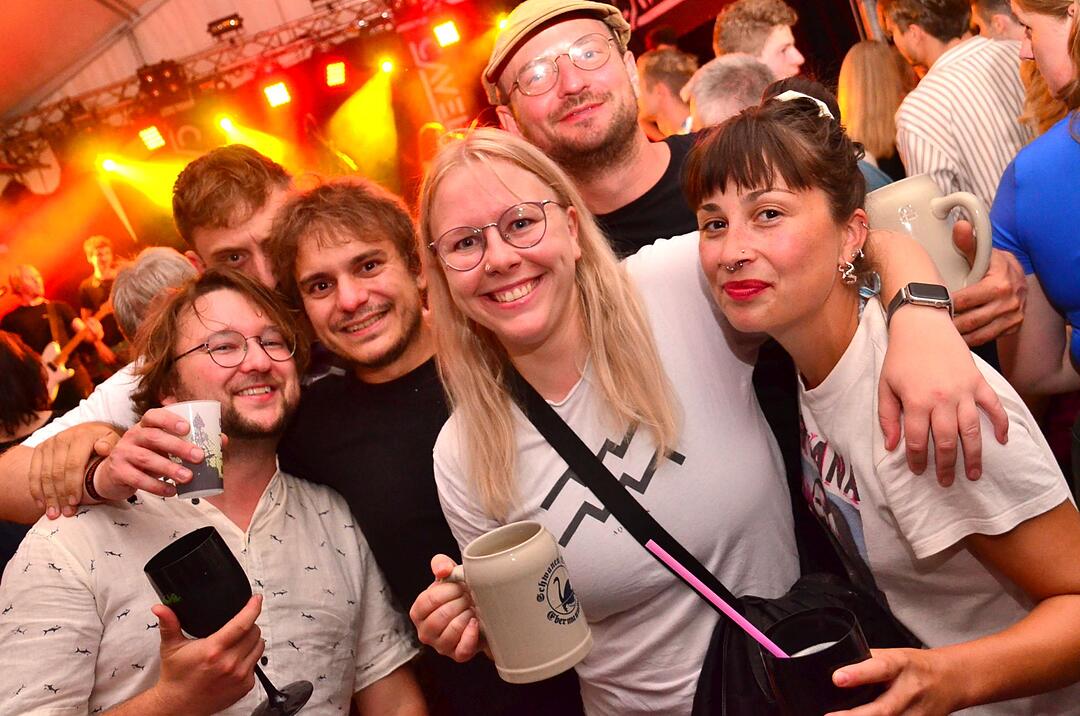 Party mit der Band "CAVELAND"