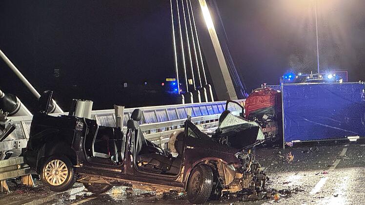 Schwerer Frontalcrash auf der B289 &ndash; Ein Toter, ein Schwerstverletzter