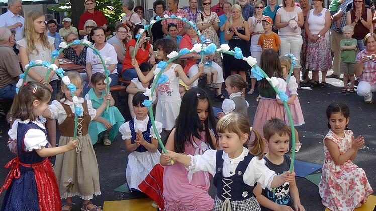 Kindergartenvorführungen gehörten zu den Höhepunkten des ersten ökumenischen Festes in Kitzingen.  Fotos: es
