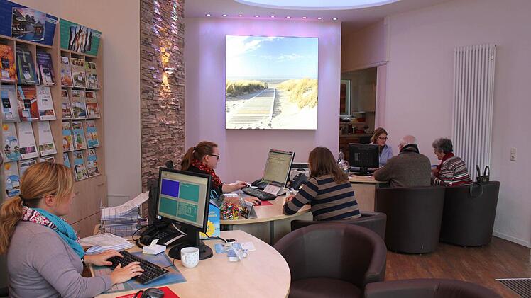 Auch im Reisebüro "Traumreisen" werden schon viele Sommerurlaube gebucht.  Foto: Metzel