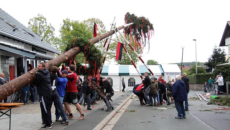 Heßdorfer Kirchweih  Foto: Richard Sänger
