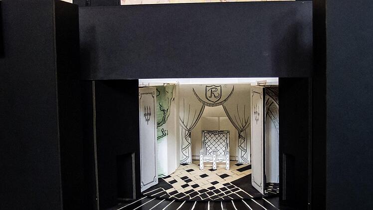 Blick auf das Bühnenbildmodell zur Coburger Neuinszenierung von Rossinis "La Cenerentola" am Landestheater Coburg.Foto: Jochen Berger