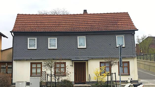 Bahnhofstraße 40 in Bad Staffelstein: In dem 1912 aufgestockten Haus lebte die erste Frau im Staffelsteiner Stadtrat, die Modistin Katharina Aschenbrenner. Foto: Günter Dippold
