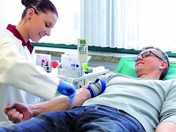 Blut spenden rettet Leben: Getreu dieser Devise werden zahlreiche Freiwillige regelmäßig zur Ader gelassen. Foto: Bayerisches Rotes Kreuz