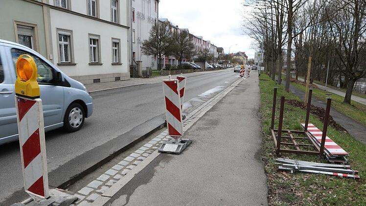 Die Vorarbeiten in der Schweinfurter Straße laufen bereits. Foto: Barbara Herbst
