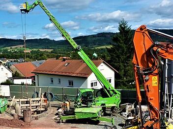 Oberhalb des Stockheimer Friedhofs wird ein 30 Meter tiefer Zugangsschacht zum Königlich-bayerischen Maximilian-Erbstollen abgeteuft. Gerd Fleischmann