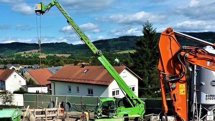 Oberhalb des Stockheimer Friedhofs wird ein 30 Meter tiefer Zugangsschacht zum Königlich-bayerischen Maximilian-Erbstollen abgeteuft. Gerd Fleischmann