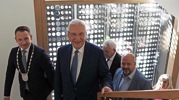 Bayerns Innenminister Herrmann war Ehrengast bei der Rathauseinweihung in Burgebrach.