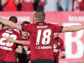 Gibt es auch an diesem Sonntag Grund zum Jubel f&uuml;r Club-Kapit&auml;n Hanno Behrens und seine Mannschaft? Denn wenn der FC Bayern M&uuml;nchen in N&uuml;rnberg zu Gast ist, hei&szlig;t die Konstellation: David gegen Goliath.  Foto: Daniel Karmann, dpa