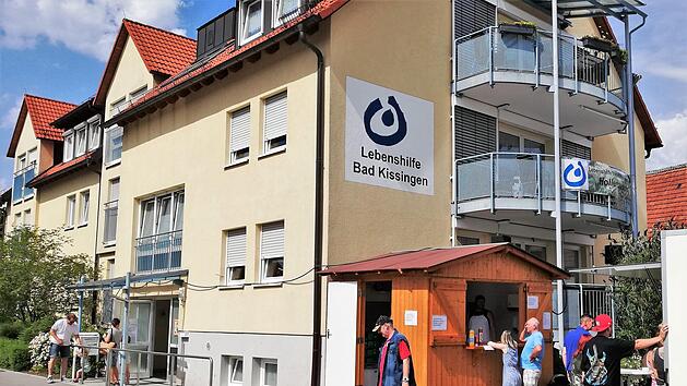 Das in Haus Hollerbusch umbenannte Lebenshilfe-Wohnheim in N&uuml;dlingen. Sigismund von Dobsch&uuml;tz