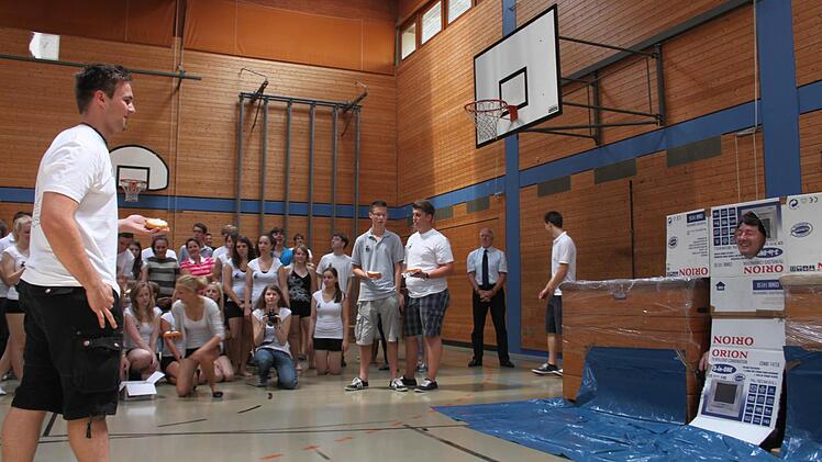 Die Tortenwurf-Station