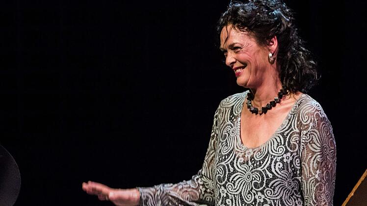 "Herzlich lieben, mutig hassen" lautete das Motto eines Liederabends mit Gabriela Künzler und Antonio Grimaldi in der Coburger Reithalle. Foto: Jochen Berger