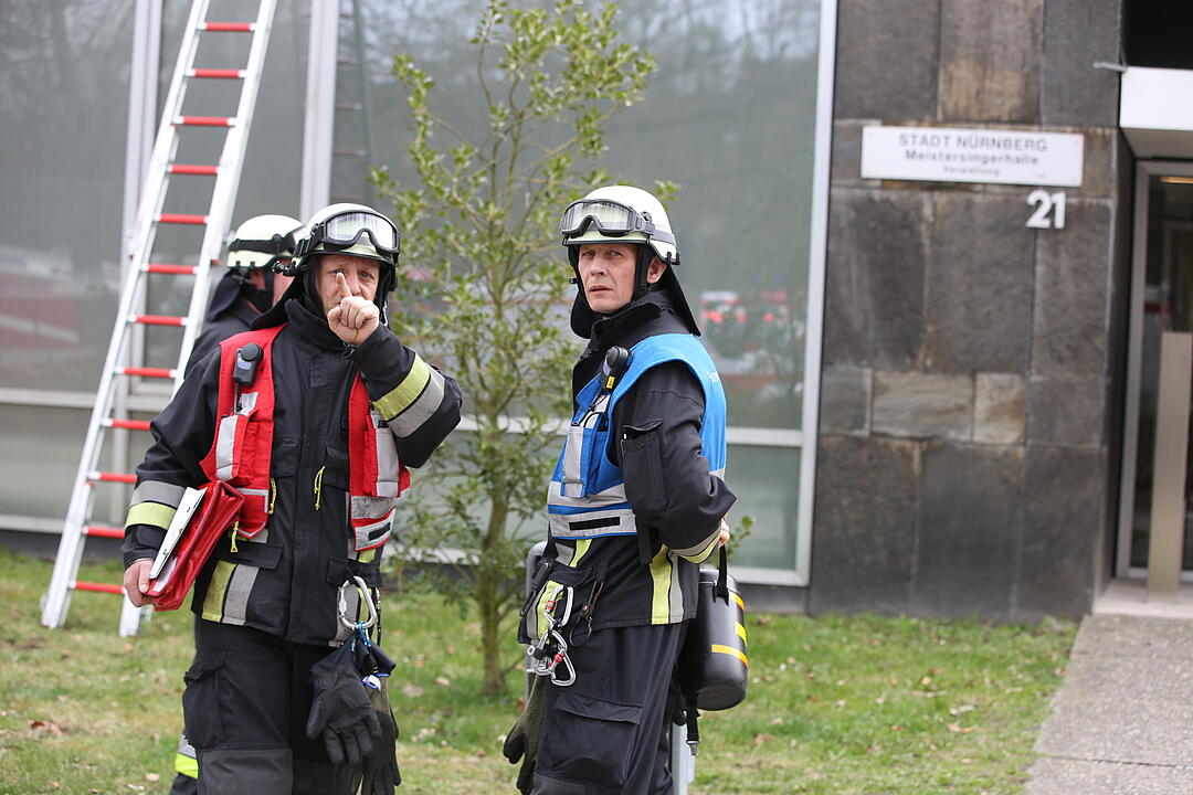 Nürnberg: Dachbrand in der Meistersingerhalle