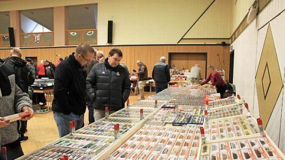 Loks und Waggons wurden in H&uuml;lle und F&uuml;lle angeboten. Foto: Katharina Suffa