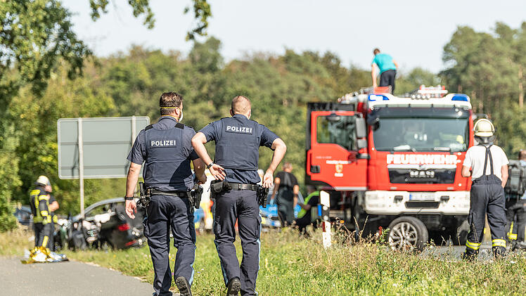 Auf der B14 zwischen Großweismannsdorf und Buchschwabach (Kreis Fürth) kam es am Samstag (19. September 2020)  zu einem Unfall, an dem drei Autos beteiligt waren.