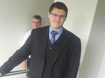 Christopher Jacob bei seinem Weggang vor zwei Jahren. Im Hintergrund der Coburger Gemeindevorsteher Ralf Keil.