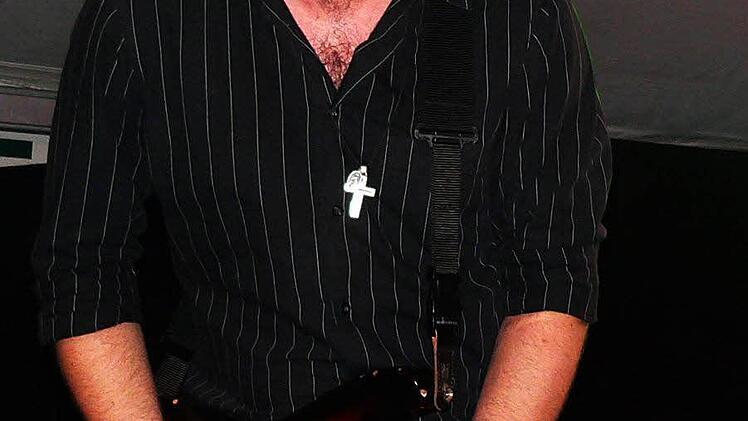 Henrik Freischlader, heute der deutsche Vorzeige-Bluesrocker, begeisterte bereits 2005 zu Beginn seiner Karriere die Fans in Schmölz.