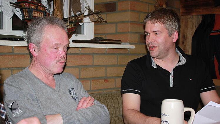 Markus Fausten (rechts) bedankte sich bei seinem Vorgänger Norbert Schumann (links) für die gute Arbeit, die er in den letzten vier Jahren geleistet hat.