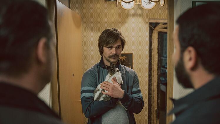 Der ehemalige Drogenhändler Eric Bolter (Henning Flüsloh) steht unter Hauptverdacht. Doch die Befragung des mental beeinträchtigten Mannes gestaltet sich schwierig.