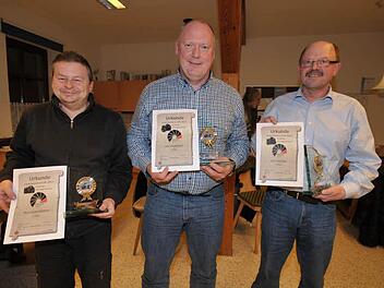 Jürgen Büttner, Harald Brey und Peter Bier (v. l.) belegten bei der Clubmeisterschaft die ersten drei Plätze. Foto: Roland Meister