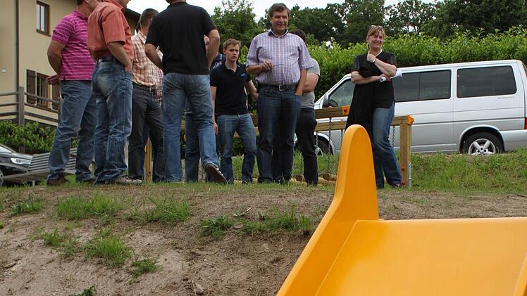 Auch ohne Proberutschen war der Bauausschuss mit dem erneuerten Spielplatz am Haidbuckel zufrieden.