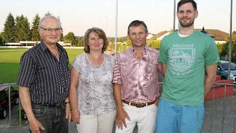 Für mindestens 25 Jahre Mitgliedschaft im Verein geehrt wurden Karl Neidhardt, Elisabeth und Günter Batz sowie Tim Hagedorn (v. l.).