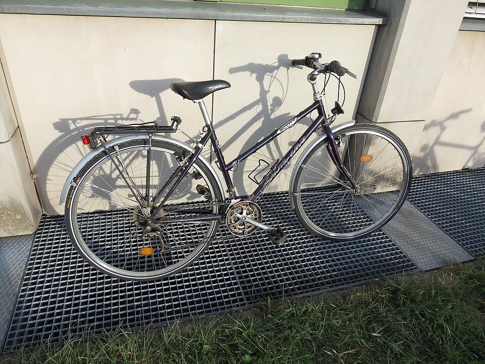 Fahrräder auf der Erba-Insel gefunden: Polizei sucht Besitzer