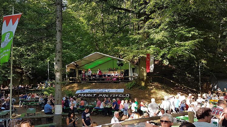 Der letzte Abend auf dem Kirschenfest Foto: Carmen Schwind