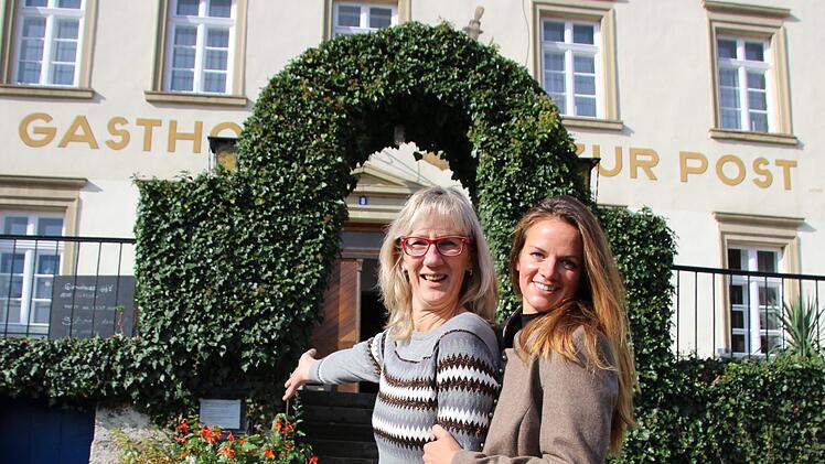 Anpacken statt Angst haben: Mit einem Nürnberger Investor im Rücken haben die drei Frauen vom Gasthof zur Post neuen Mut gefasst. Die Eröffnung der renovierten Gaststätte in Egloffstein steht kurz bevor. Foto: Ronald Heck