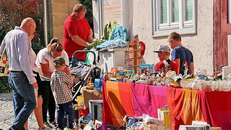 Für Kinder war der Flohmarkt ein richtiges Paradies, denn es gab Kinderspielzeug aller Art. Foto: Dieter Britz
