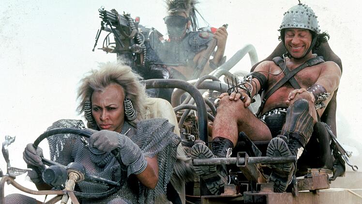 Auch ein (kleiner) Teil ihrer Geschichte: 1984 durfte Tina Turner mit ihrer Rolle in "Mad Max - Jenseits der Donnerkuppel" (als Wiederholung bei ARTE) ins Filmgeschäft hineinschnuppern.