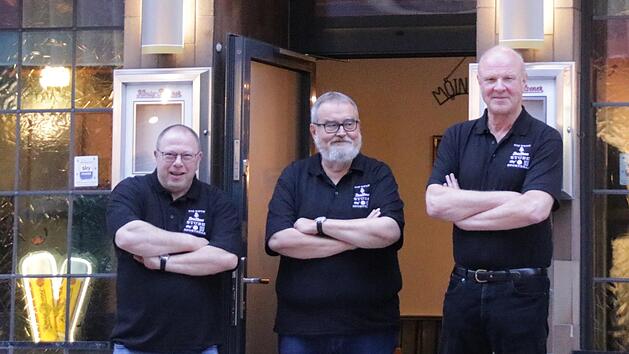 Vom Stammgast zum Wirt: Detlev Winterstein (von links), Tom Schulze und Peter Kohlhepp sind die neuen Pächter der König-Pilsener-Stube.