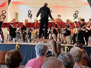 Wie vielseitig ihre Musik ist, stellte die Feuerwehrkapelle Reiterswiesen bei dem Konzert „Summernight Music and more“ unter Beweis.