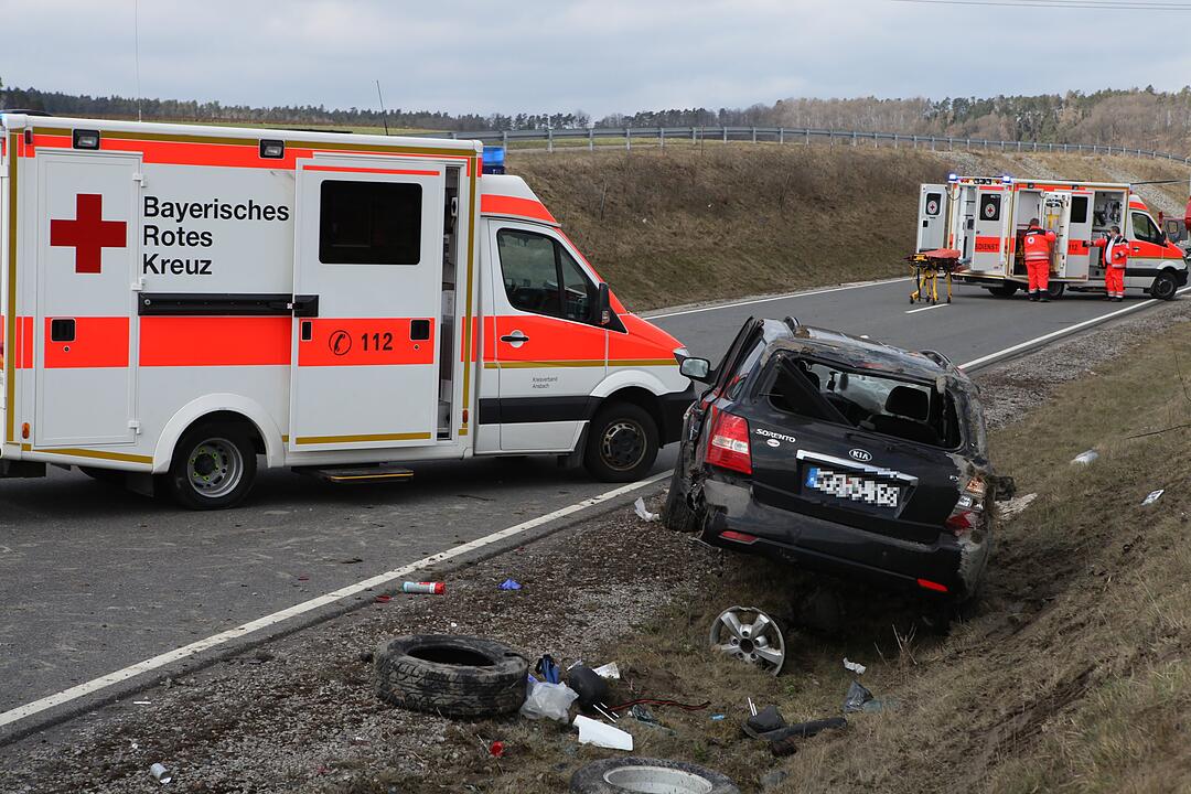 Fünf Verletzte, Kind in Lebensgefahr - Unfall im Kreis Ansbach