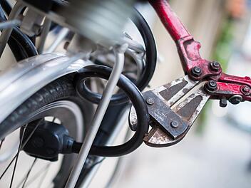 Durchschnittlich dauere es maximal drei Minuten, bis Profis ein Fahrradschloss geknackt haben. Symbolfoto: Hendrik Steffens