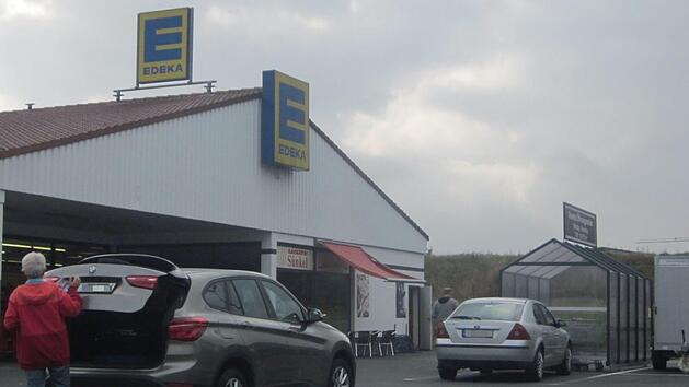 Noch ein halbes Jahr ge&ouml;ffnet - dann schlie&szlig;t Heinz Hattel seinen Edeka-Markt in Mainleus. Foto: Stephan Tiroch