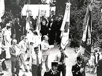 Dieses Bild zeigt die Andachtsstation der Schwedenprozession am Oberen Tor im Jahr 1981, also vor 40 Jahren.
