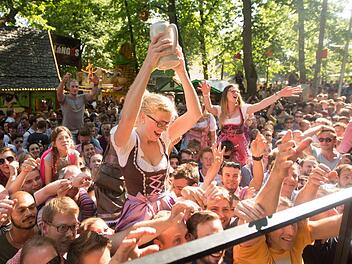 Die Ausnahmezeit ist vorbei: Am Montag endete die 262. Bergkirchweih in Erlangen. Zeit zur&uuml;ckzublicken und nochmals die besten Bilder zu genie&szlig;en. Foto: Thomas Langer/dpa