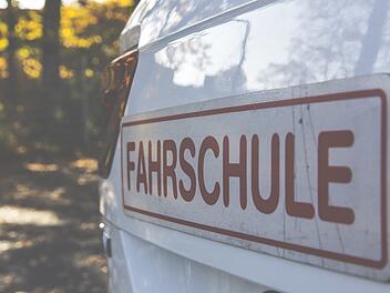 Welche Corona-Regeln gelten für Fahrstunden und die Führerscheinprüfung?