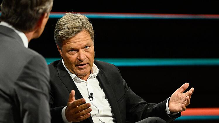 "Jetzt muss ich gucken, ob es andere Wege gibt. Wo immer sie hinf&uuml;hren, werden wir sehen", erkl&auml;rte Robert Habeck.
