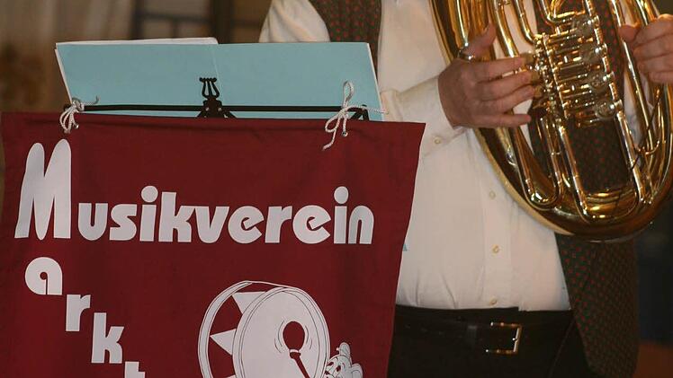 Der langjährige Dirigent Hans-Georg-Busch stand als Solist und Sänger im Rampenlicht.