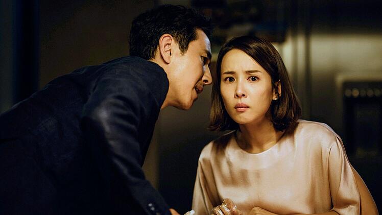 Geheimnisvoll: Der reiche Gesch&auml;ftsmann Herr Park (Lee Sun-kyun) und seine Frau (Jo Yeo-jeong) wissen nicht alles &uuml;ber ihre neuen Dienstboten.