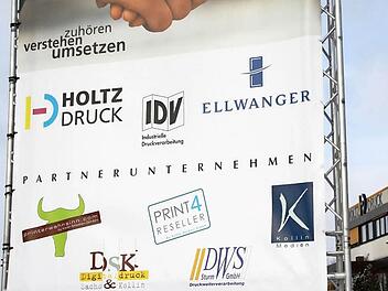 Die Übernahme der Holtz AG durch die im gleichen Firmenkomplex in Neudrossenfeld beheimatete Medien Kollin GmbH ist am gestrigen Freitag gescheitert. Bereits am Donnerstag war bekannt geworden, dass der Geschäftsbetrieb der Industriellen Druckverarbeitung (IDV), einer Holtz-Tochter, eingestellt wird. Foto: Alexander Hartmann