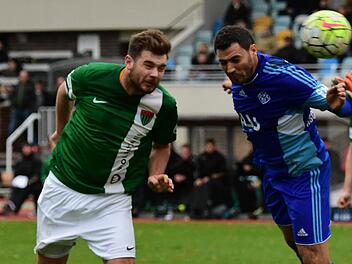 Auf seine Wucht und Torgefährlichkeit setzt der FC 05 Schweinfurt heute auch gegen den FC Amberg: Tom Jäckel (links). Foto: Anand Anders
