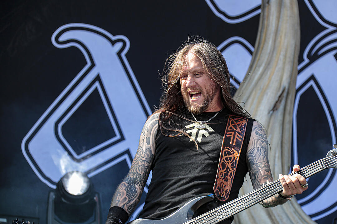 Amon Amarth bei Rock im Park 2019: Ganz viel Metal und Feuer bringt die Fans zum Durchdrehen