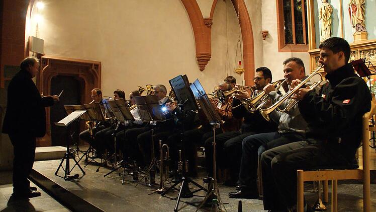 "Spirit Brass" von Blasmusikern aus der Pfarrei St. Kilian erklang in der Stadtpfarrkirche.
