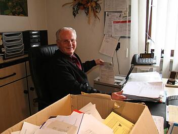 2008 räumte Dieter Oertel nach 25 Jahren als Bürgermeister seinen Schreibtisch. Foto: Archiv/Sonny Adam