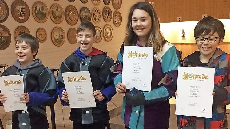 Vereinsmeister Schülerklasse (v onl inks): Kevin Stadelmann (4. Platz), Dario Beetz (1. Platz), Laura Beez (2. Platz), Niklas Beez (3. Platz)