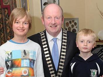 Brendan Heneghanmit Christian Kaspar aus Höchstadt (links) und seinem Sohn Tom (rechts). Foto: Johanna Blum