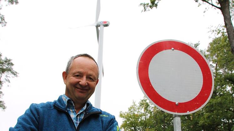 Norbert Schmäling setzt sich als Geschäftsführer des Münnerstädter Windparks seit Jahren für den Klimaschutz ein. Aus Sicht der Mitglieder des Landesbundes für Vogelschutz ist das ein Interessenskonflikt, deshalb musste Schmäling nun seinen Hut als Kreis-Vorsitzender nehmen. Foto: Heike Beudert/Archiv
